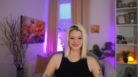 Snapshot of _kitty_cute_ chatting on 02-02-26, 02:16 Kitty online show from 02-02-26, 02:16