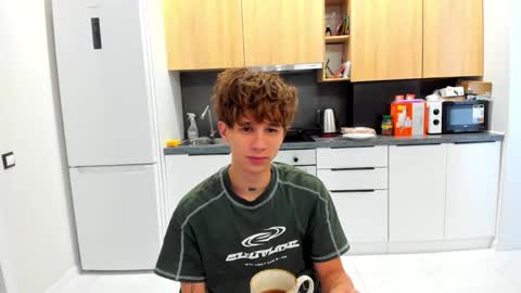 Snapshot of _kurt chatting on 09-09-25, 04:01 Kurt online show from 09-09-25, 04:01