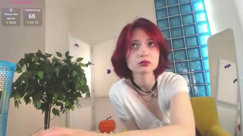 Snapshot of _l_o_r_r_y_ chatting on 10-31-25, 01:34 _l_o_r_r_y_ online show from 10-31-25, 01:34