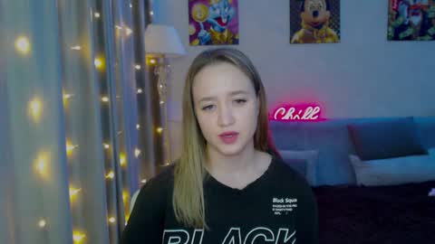 _lalune_ online show from 12-20-24, 08:23