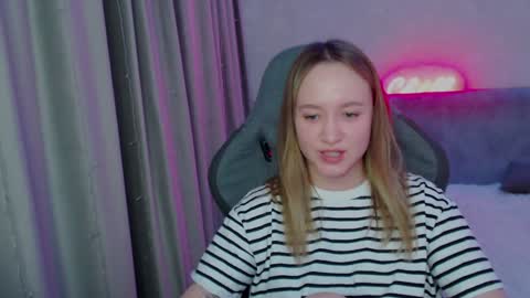 _lalune_ online show from 01-16-25, 06:37