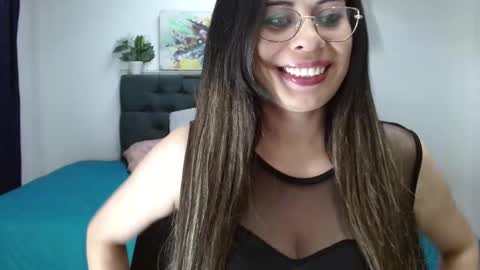 Snapshot of _lara1 chatting on 12-31-24, 07:31 paulina online show from 12-31-24, 07:31