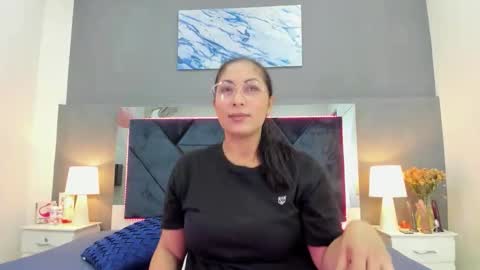 Lauralove online show from 10-21-25, 07:36