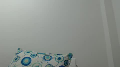 Snapshot of _laureneyes chatting on 12-15-24, 06:29 Lauren 3 online show from 12-15-24, 06:29