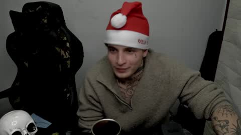 Snapshot of _layne chatting on 12-31-24, 05:33 Layne online show from 12-31-24, 05:33