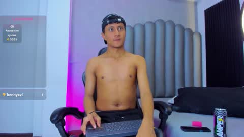 _leohot_ online show from 12-21-25, 03:35