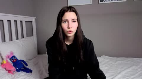 Emma online show from 11-28-25, 06:32