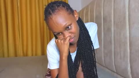 Snapshot of _littlevenus chatting on 11-15-25, 01:40 Littlevenus online show from 11-15-25, 01:40