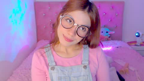 Snapshot of _lloou_ chatting on 12-19-24, 02:56 Sofia 3 online show from 12-19-24, 02:56