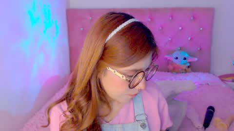 Snapshot of _lloou_ chatting on 12-19-24, 06:01 Sofia 3 online show from 12-19-24, 06:01