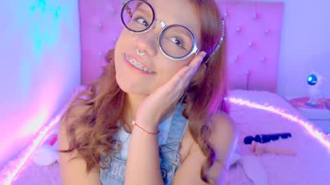 Snapshot of _lloou_ chatting on 01-05-25, 01:24 Sofia 3 online show from 01-05-25, 01:24