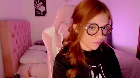 Snapshot of _lloou_ chatting on 03-10-25, 02:06 Sofia 3 online show from 03-10-25, 02:06