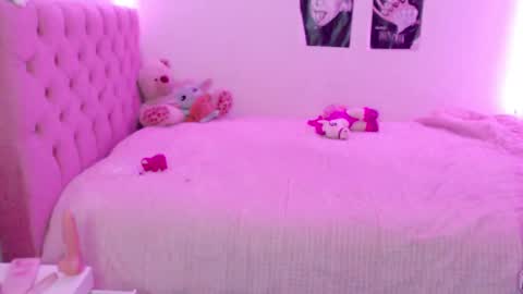 Snapshot of _lloou_ chatting on 10-14-25, 12:55 Sofia 3 online show from 10-14-25, 12:55