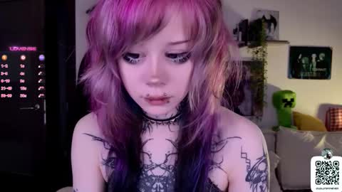 Snapshot of _lollyshy_ chatting on 09-26-25, 11:14 Lolly online show from 09-26-25, 11:14
