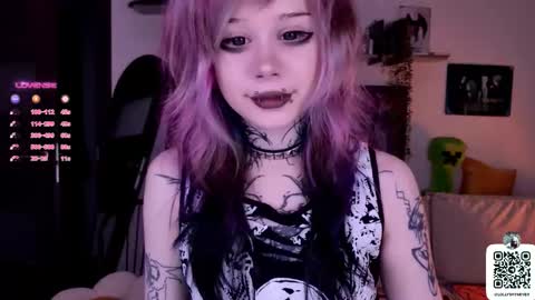 Snapshot of _lollyshy_ chatting on 10-05-25, 10:35 Lolly online show from 10-05-25, 10:35