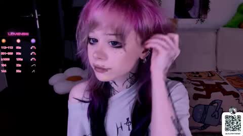 Snapshot of _lollyshy_ chatting on 10-13-25, 01:00 Lolly online show from 10-13-25, 01:00