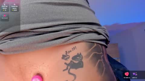 Snapshot of _louane_bour chatting on 01-31-25, 07:18  Laura  Independent Model  online show from 01-31-25, 07:18