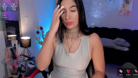 Snapshot of _louane_bour chatting on 02-05-25, 11:44  Laura  Independent Model  online show from 02-05-25, 11:44