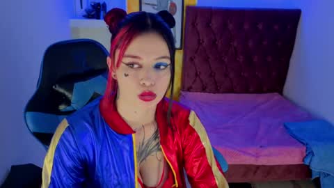 Snapshot of _lucia_21 chatting on 10-11-25, 02:00 Lucia online show from 10-11-25, 02:00
