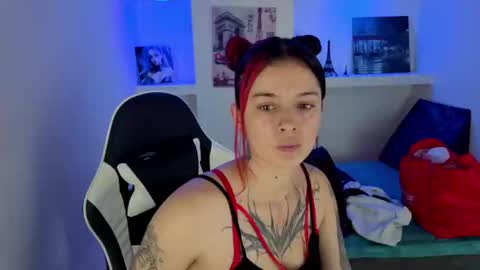 Snapshot of _lucia_21 chatting on 10-13-25, 07:03 Lucia online show from 10-13-25, 07:03