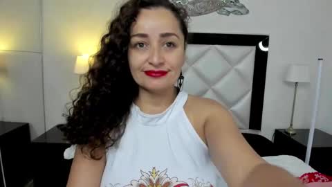 Snapshot of _luna__sweet_ chatting on 02-28-25, 03:59 luna sweet online show from 02-28-25, 03:59