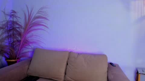 Snapshot of _luna_dupont_ chatting on 12-18-24, 08:14 Luna online show from 12-18-24, 08:14