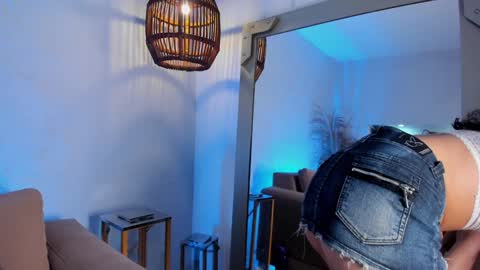 Snapshot of _luna_dupont_ chatting on 01-04-25, 03:39 Luna online show from 01-04-25, 03:39