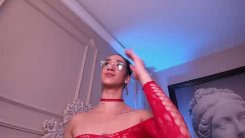 Snapshot of _luna_dupont_ chatting on 01-18-25, 02:33 Luna online show from 01-18-25, 02:33