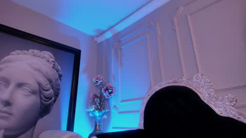 Snapshot of _luna_dupont_ chatting on 01-20-25, 06:32 Luna online show from 01-20-25, 06:32