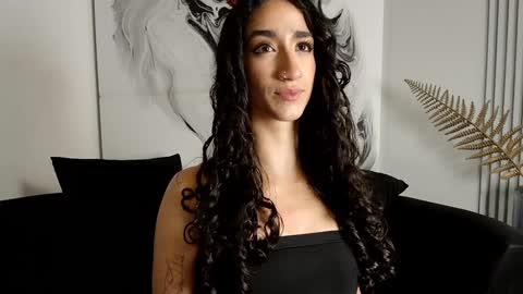 Snapshot of _luna_dupont_ chatting on 01-31-25, 12:50 Luna online show from 01-31-25, 12:50