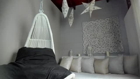 Snapshot of _luna_dupont_ chatting on 02-02-25, 02:34 Luna online show from 02-02-25, 02:34