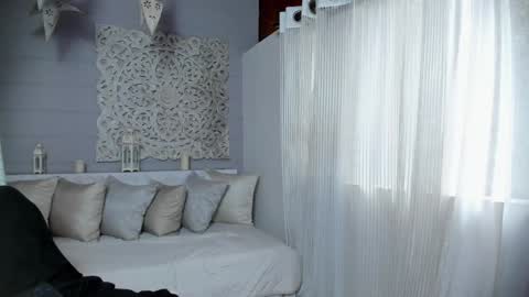 Snapshot of _luna_dupont_ chatting on 02-03-25, 12:25 Luna online show from 02-03-25, 12:25