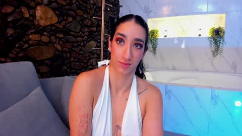 Snapshot of _luna_dupont_ chatting on 02-04-25, 03:15 Luna online show from 02-04-25, 03:15