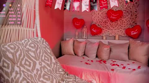 Snapshot of _luna_dupont_ chatting on 02-14-25, 02:02 Luna online show from 02-14-25, 02:02