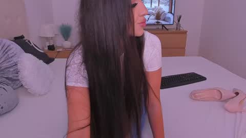 Lynna online show from 01-24-25, 10:51