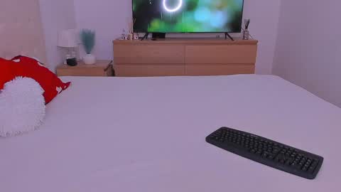 Lynna online show from 01-27-25, 10:49