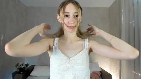 Snapshot of _marvelous_time_ chatting on 10-26-25, 04:29 Gwen online show from 10-26-25, 04:29