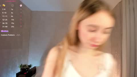 Snapshot of _marvelous_time_ chatting on 11-05-25, 04:12 Gwen online show from 11-05-25, 04:12