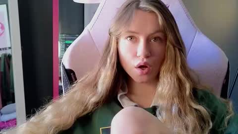 Elisa online show from 02-25-26, 12:26