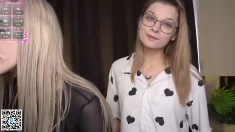 Elva and Kate  online show from 11-02-25, 07:33