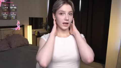 Snapshot of _medal_of_horny_ chatting on 02-11-26, 06:29 Elva and Kate online show from 02-11-26, 06:29