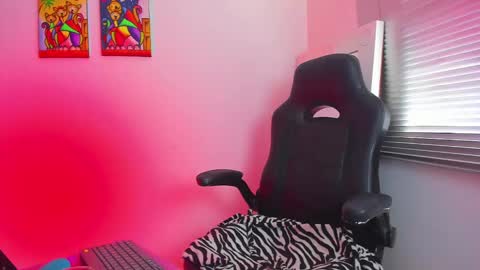 Snapshot of _megganjobs chatting on 01-24-25, 02:41 Juli online show from 01-24-25, 02:41
