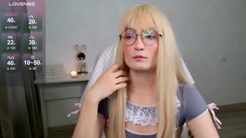 Snapshot of _meow_neko_ chatting on 11-24-25, 10:37 _meow_neko_ online show from 11-24-25, 10:37