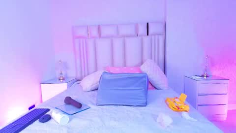 Mia  online show from 02-19-26, 12:01