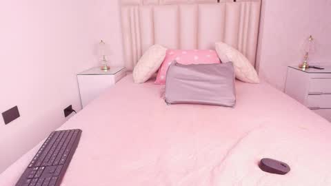 Mia  online show from 03-18-26, 11:57