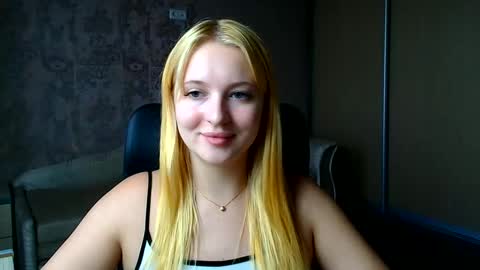 Snapshot of _mila_la_ chatting on 06-03-26, 02:33 Melanie online show from 06-03-26, 02:33