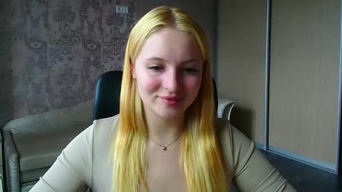 Snapshot of _mila_la_ chatting on 06-04-26, 12:33 Melanie online show from 06-04-26, 12:33