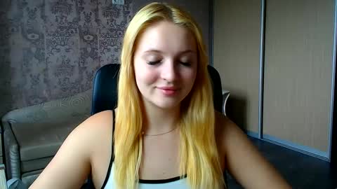 Snapshot of _mila_la_ chatting on 06-09-26, 12:17 Melanie online show from 06-09-26, 12:17