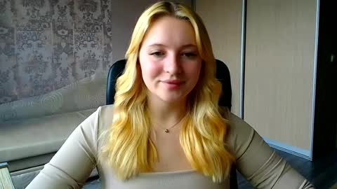 Snapshot of _mila_la_ chatting on 07-04-26, 12:11 Melanie online show from 07-04-26, 12:11