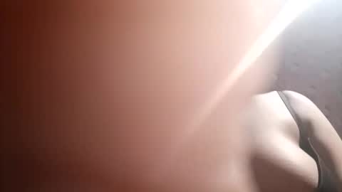 Snapshot of _milkytitsmomxx_ chatting on 03-08-25, 07:20 _milkytitsmomxx_ online show from 03-08-25, 07:20